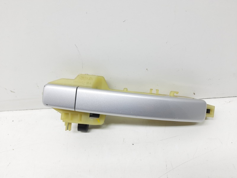 Ручка двери передней наружная правая