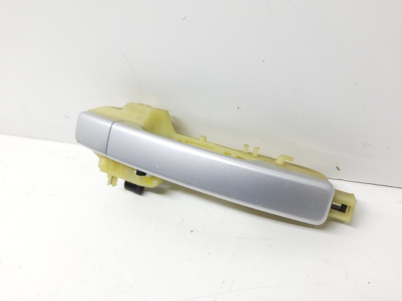 Ручка двери передней наружная правая