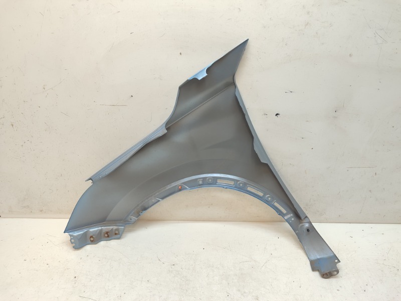 Крыло переднее правое