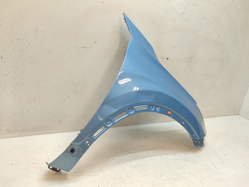 Крыло переднее правое