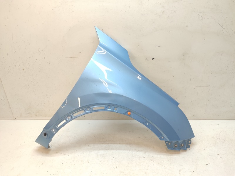 Крыло переднее правое