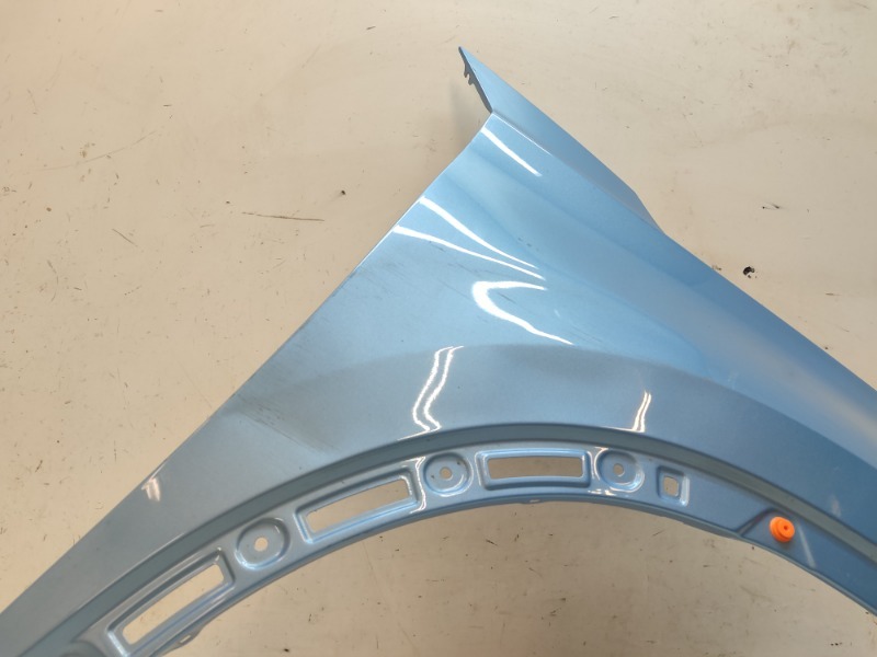 Крыло переднее правое