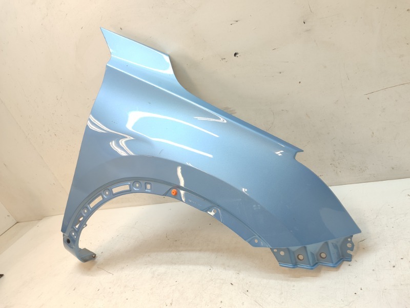 Крыло переднее правое