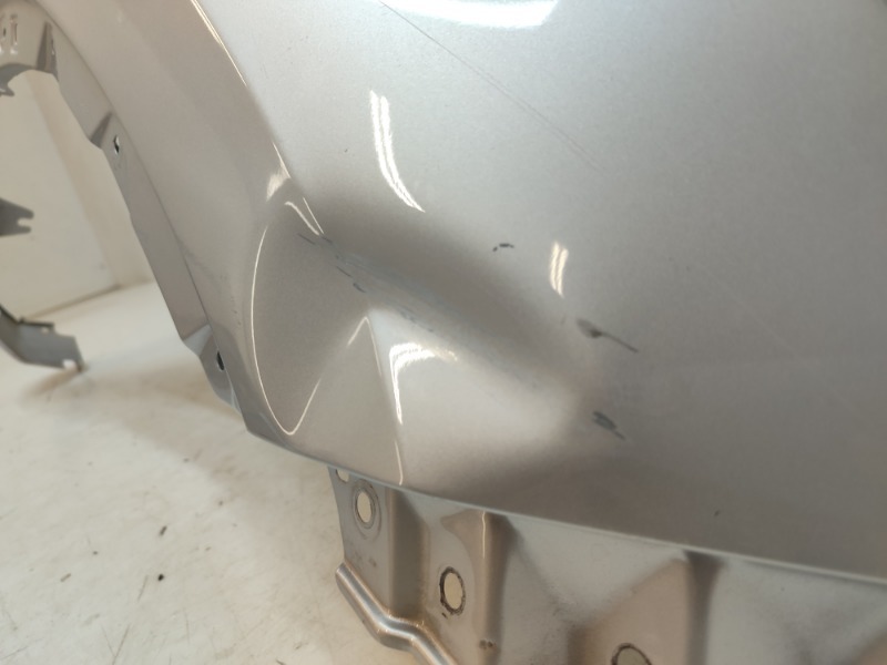 Крыло переднее правое