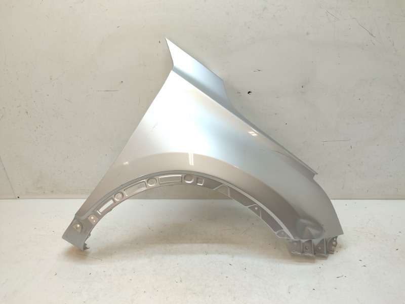 Крыло переднее правое