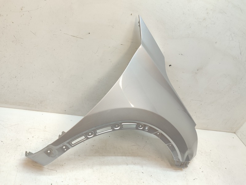 Крыло переднее правое
