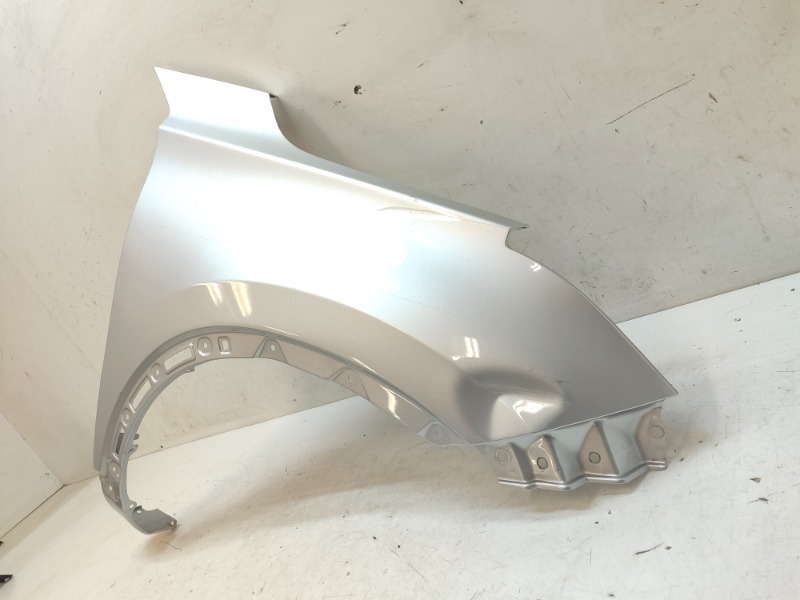 Крыло переднее правое