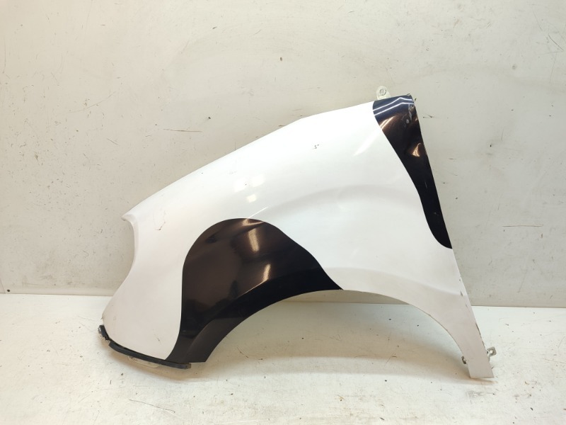 Крыло переднее левое