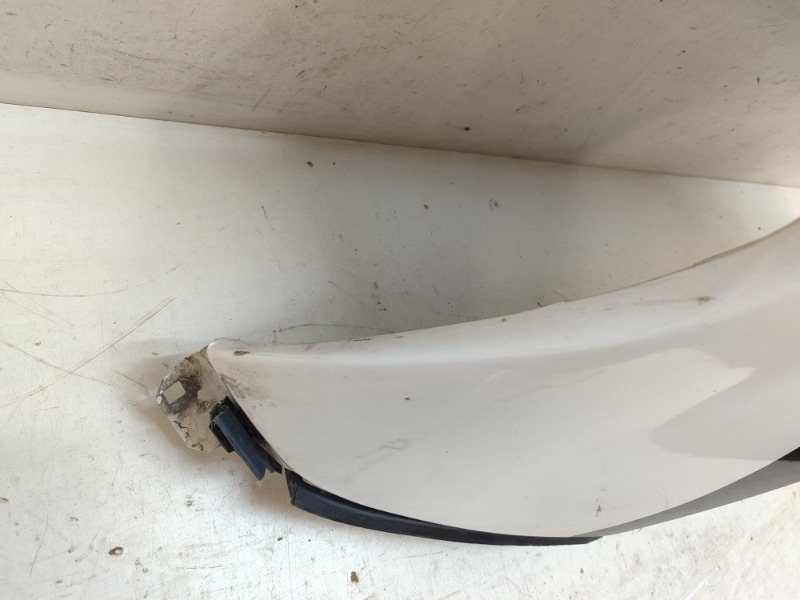 Крыло переднее левое