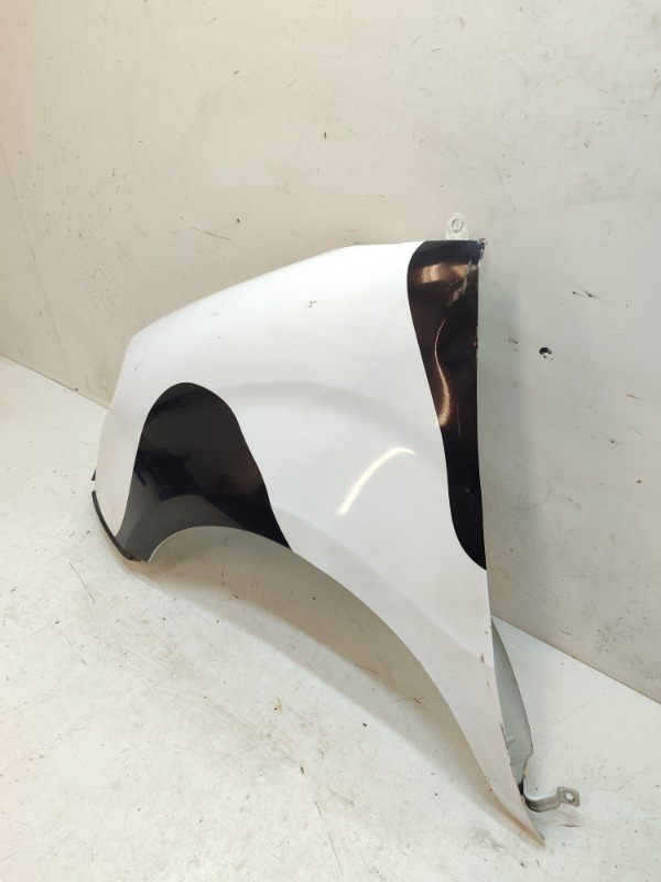 Крыло переднее левое