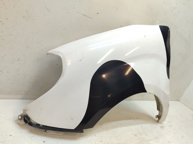 Крыло переднее левое