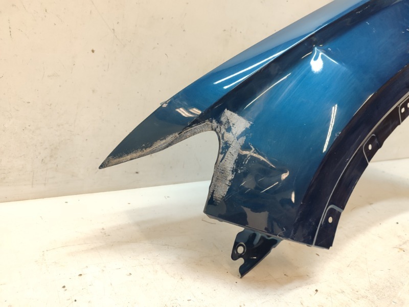 Крыло переднее левое