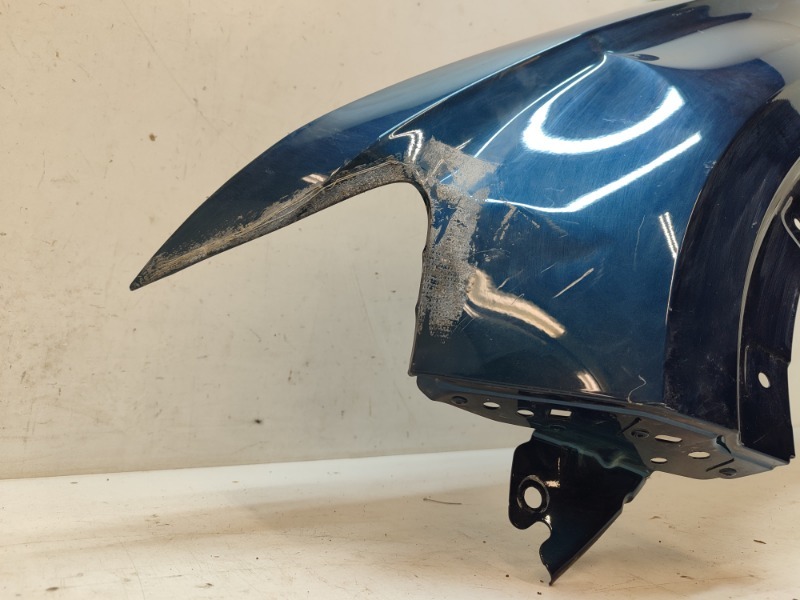 Крыло переднее левое