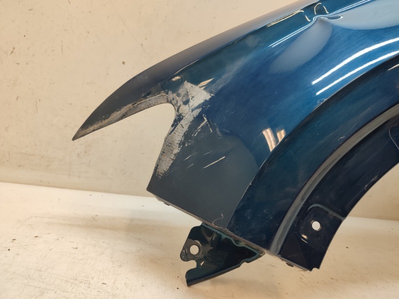 Крыло переднее левое