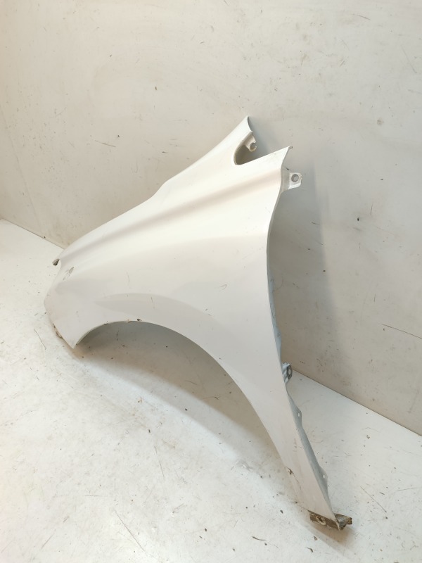 Крыло переднее левое