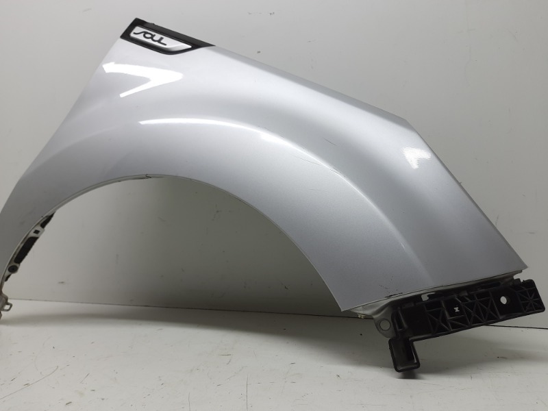 Крыло переднее правое