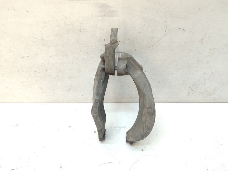 Кронштейн амортизатора левый