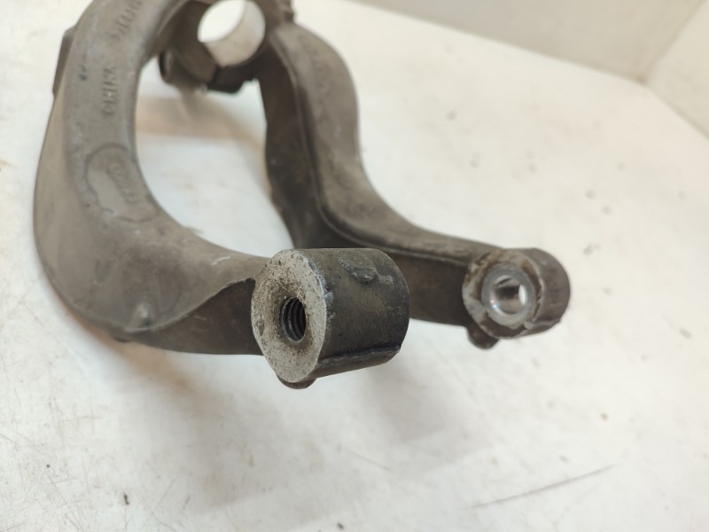 Кронштейн амортизатора левый