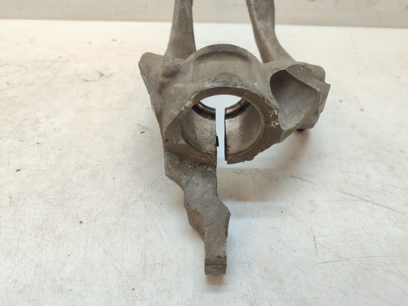 Кронштейн амортизатора левый