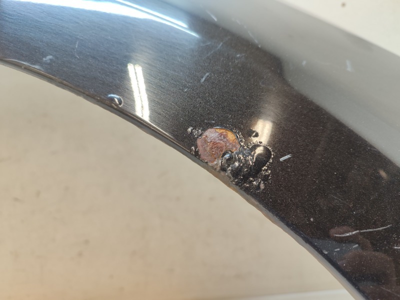 Крыло переднее правое