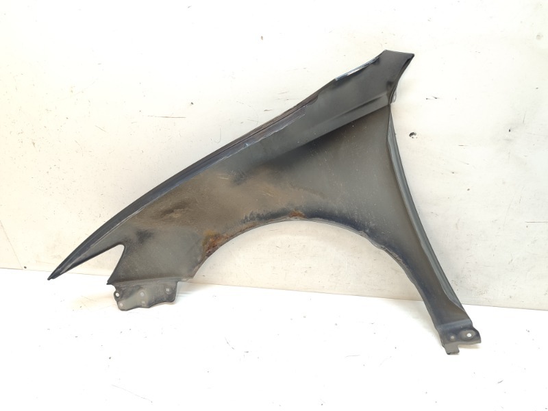 Крыло переднее правое