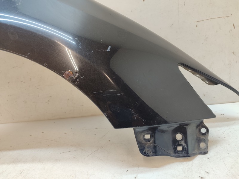 Крыло переднее правое