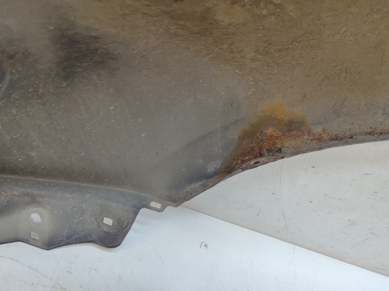 Крыло переднее правое