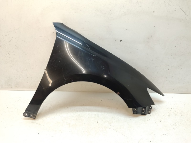 Крыло переднее правое