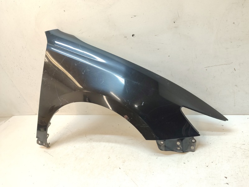 Крыло переднее правое