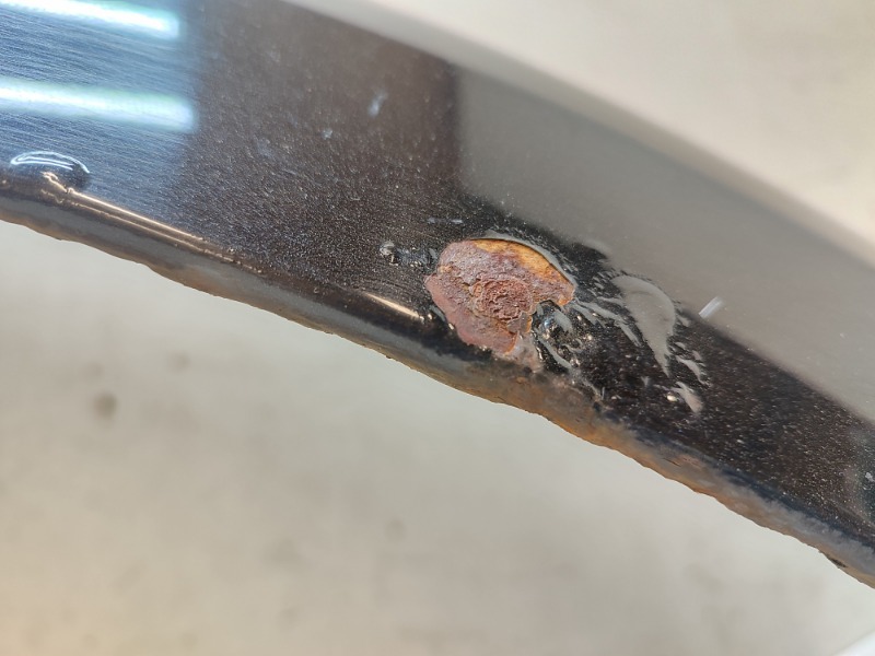 Крыло переднее правое