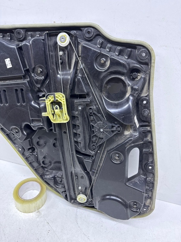 Стеклоподъемник электр. задний правый