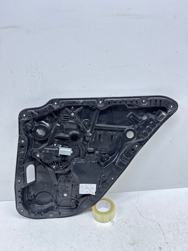 Стеклоподъемник электр. задний правый