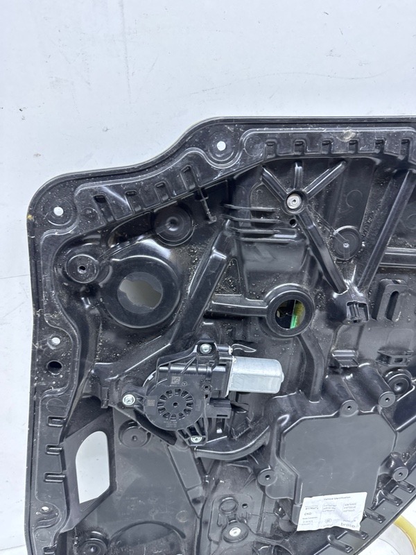 Стеклоподъемник электр. задний правый