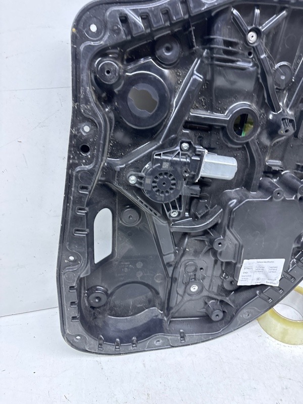 Стеклоподъемник электр. задний правый