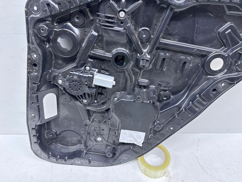 Стеклоподъемник электр. задний правый