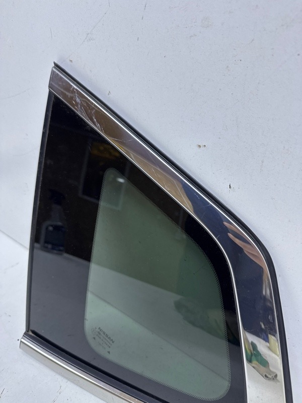 Стекло заднее