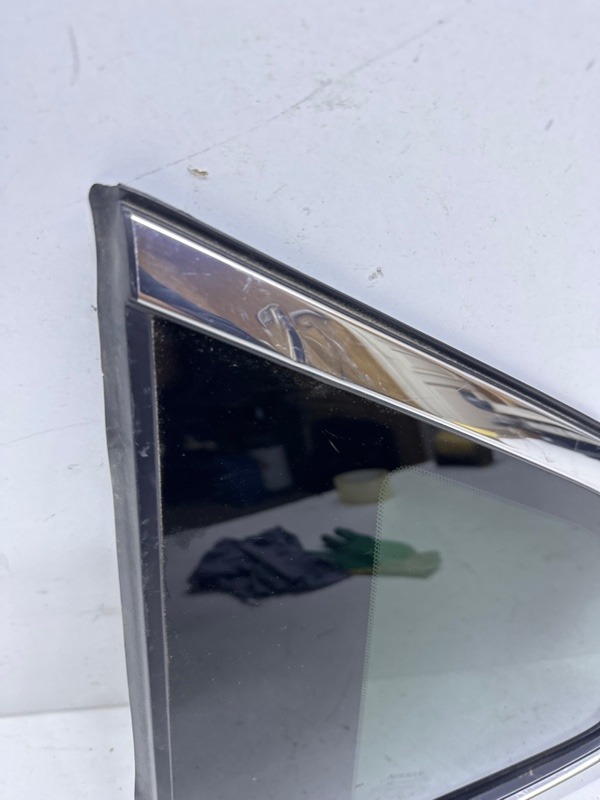 Стекло заднее