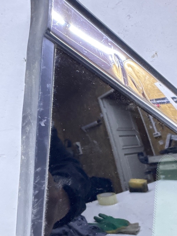 Стекло заднее