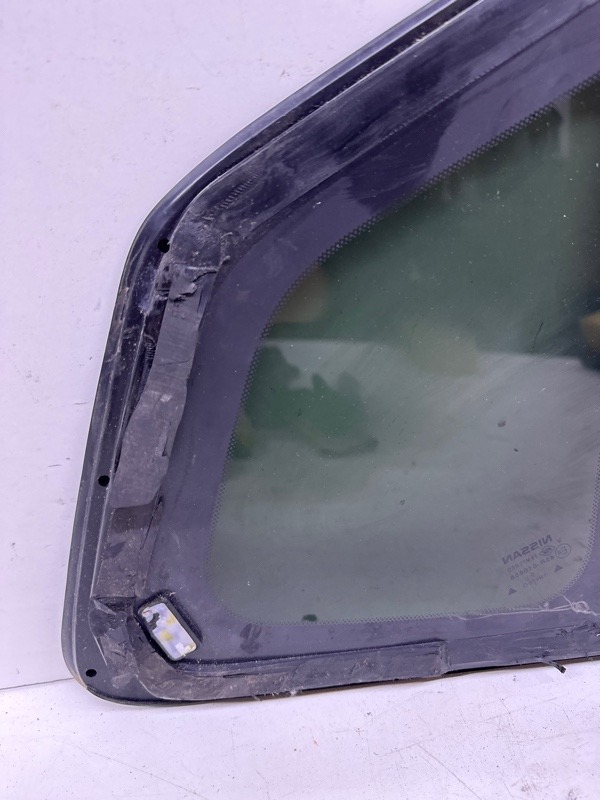 Стекло заднее