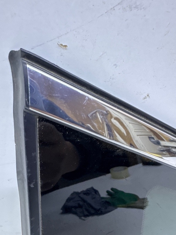 Стекло заднее