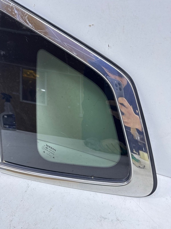 Стекло заднее