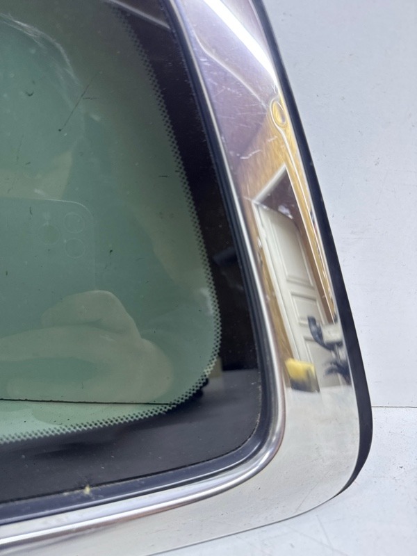 Стекло заднее