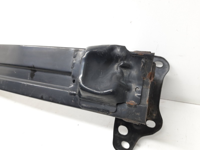 Усилитель переднего бампера