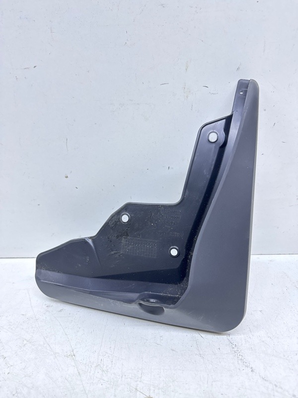 Брызговик задний правый