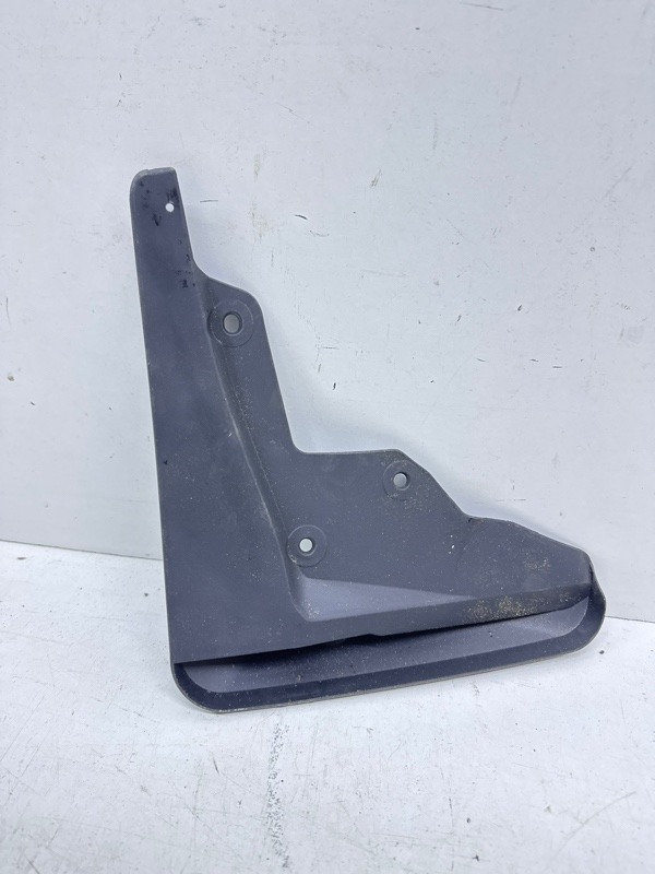 Брызговик задний правый