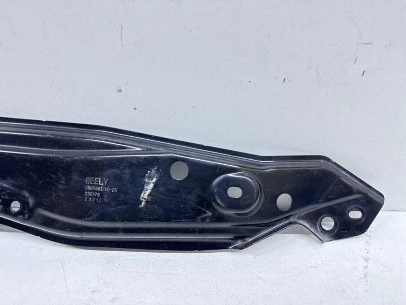 Кронштейн фар правый