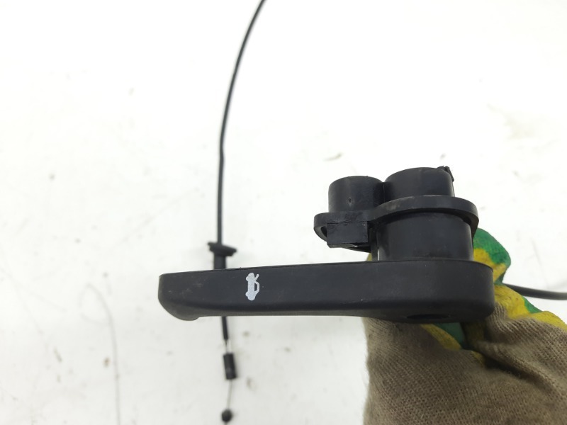 Трос открывания капота