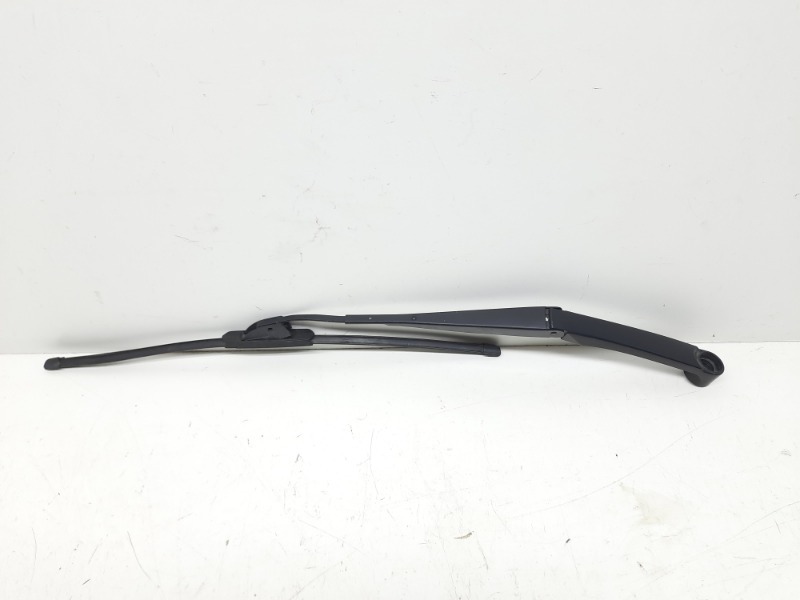 Поводок стеклоочистителя передний левый