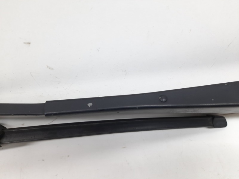 Поводок стеклоочистителя передний левый