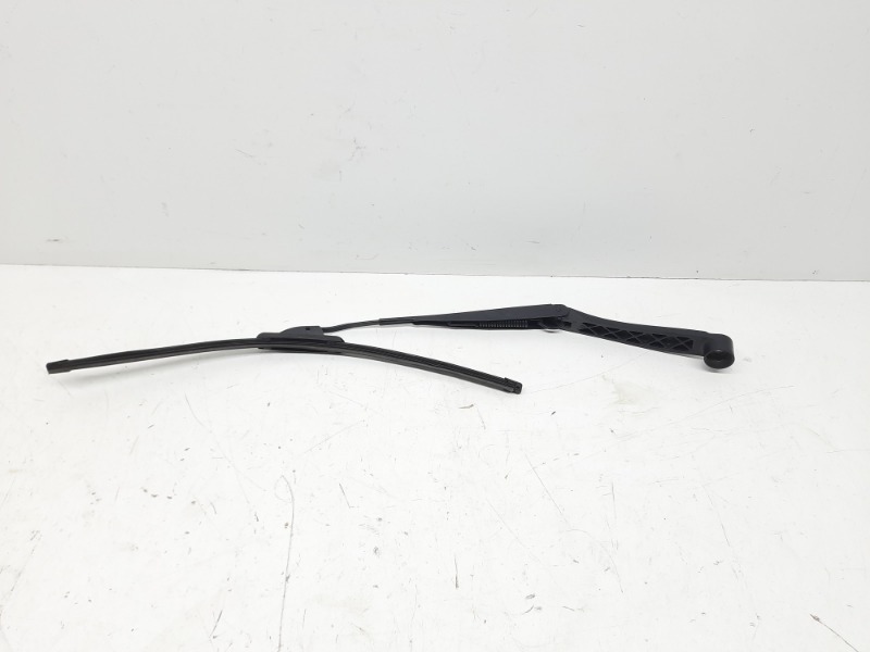 Поводок стеклоочистителя передний левый